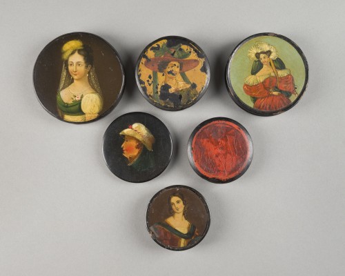 Picture SAMMLUNG AUS FÜNF SCHNUPFTABAKDOSEN UND EINEM DECKEL