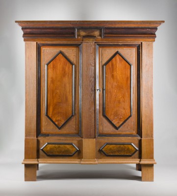 Auction 150<br>GROSSER BAROCKER SCHRANK