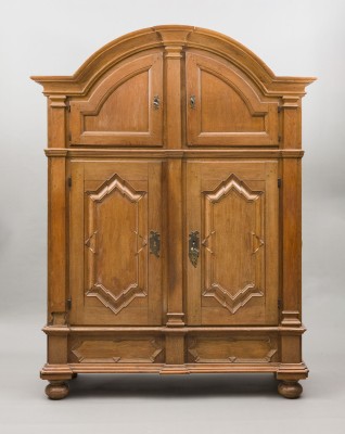 Auction 150<br>GROSSER BAROCKER SCHRANK