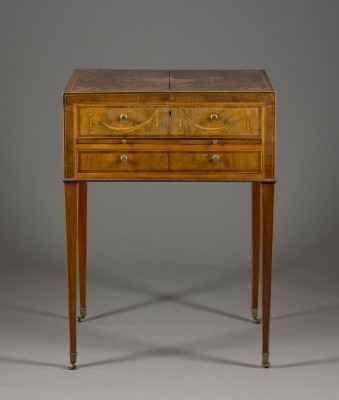 Auktion 150<br>BIEDERMEIER POUDREUSE MIT INTARSIEN