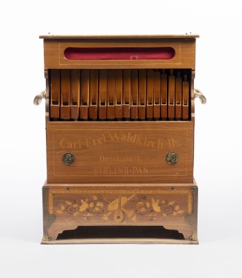 Auction 150<br>DREHORGEL VIOLINOPAN CARL FREI