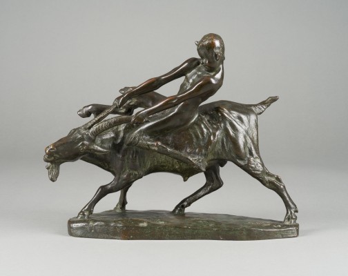 Auction 150<br>FAUNKNABE AUF EINEM ZIEGENBOCK