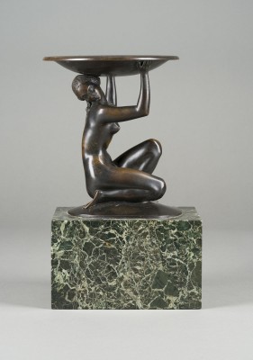 Auction 150<br>DIE SCHALENTRÄGERIN