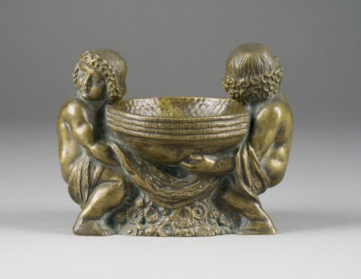 Auction 150<br>SCHALENTRÄGER