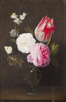 Auktion 150<br>BLUMENSTILLLEBEN MIT PAPAGEIENTULPE (TULIPA GESNERIANA), PFINGSTROSE (PAEONIA), WEISSER ROSE, NARZISSENBLÜTEN (NARCISSUS TAZETTA) UND EINEM KOHLWEISSLING