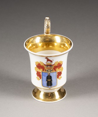 Auction 151<br>TASSE MIT DEM RUSSICHEN FAMILIEN-WAPPEN