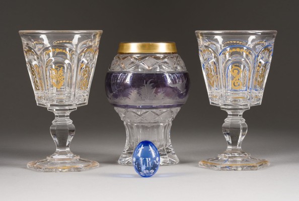 Picture ZWEI POKALE, VASE MIT AUERHAHN UND EI