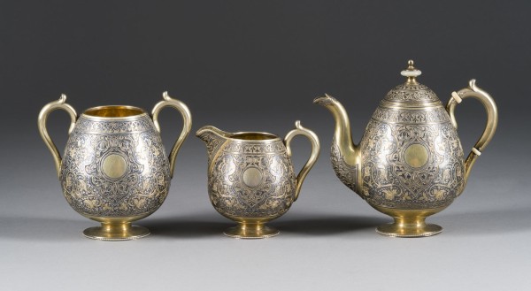 Auction 151<br>SEHR FEINES DREITEILIGES NIELLO-TEESERVICE