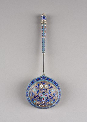 Auktion 151<br>GROSSER CLOISONNÉ-EMAIL-LÖFFEL