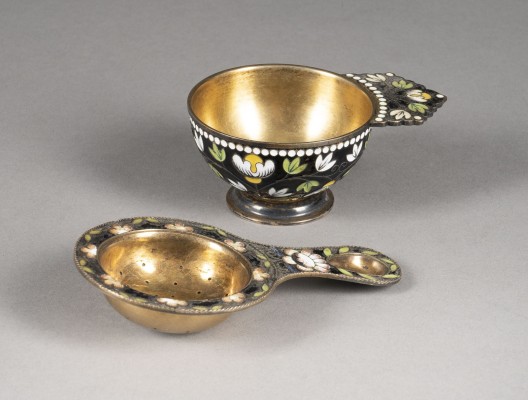 Bild CLOISONNÉ-EMAIL-TSCHARKA UND TEESIEB