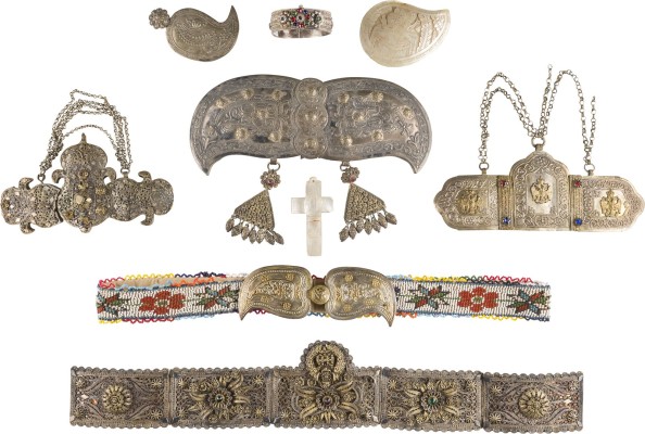 Picture SAMMLUNG VON GÜRTELN, GÜRTELSCHNALLEN, ARMREIF UND PERLMUTT-SCHNITZEREIEN