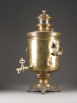 Auktion 151<br>MASSIVER SAMOWAR IN FORM EINES FASSES