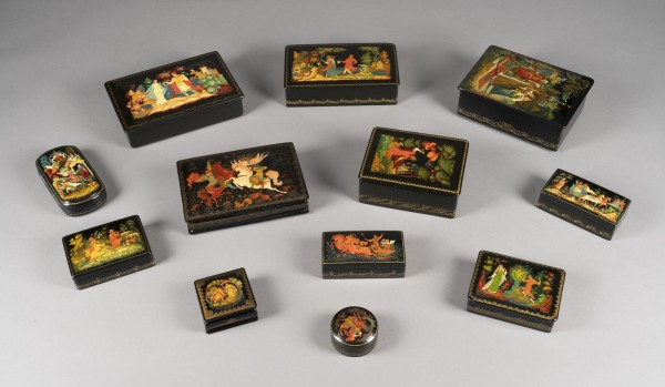 Picture SAMMLUNG VON ZWÖLF LACKDOSEN MIT MÄRCHENSZENEN