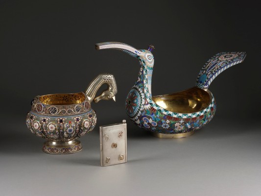 Picture SEHR GROSSER CLOISONNÉ-EMAIL-KOWSCH MIT PFERDEKOPF-HENKEL