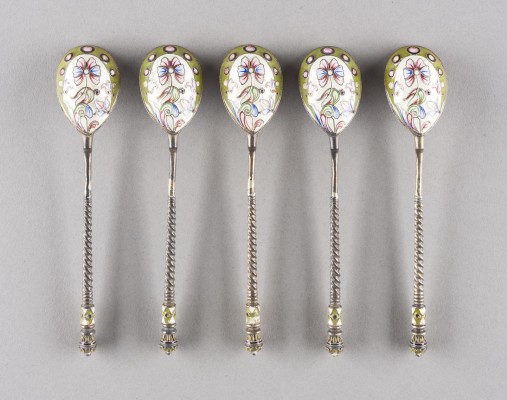 Auction 151<br>FÜNF CLOISONNÉ-EMAIL-LÖFFEL