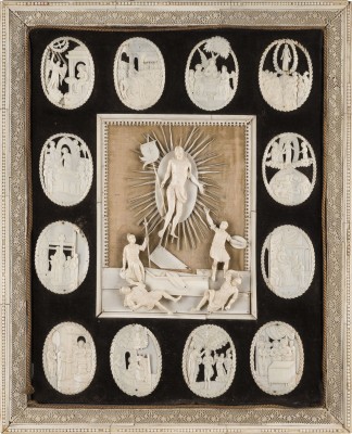 Auction 151<br>SEHR FEINE UND SELTENE IKONE MIT DER AUFERSTEHUNG CHRISTI UND ZWÖLF HOCHFESTEN DES ORTHODOXEN KIRCHENJAHRES