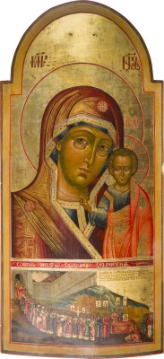 Auktion 151<br>MONUMENTALE IKONE MIT DER GOTTESMUTTER VON KASAN (KASANSKAJA) UND IHRER WUNDERBAREN AUFFINDUNG AUS EINER KIRCHEN-IKONOSTASE