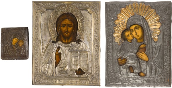 Auktion 151<br>DREI IKONEN MIT OKLAD: GNADENBILDER DER GOTTESMUTTER UND CHRISTUS PANTOKRATOR