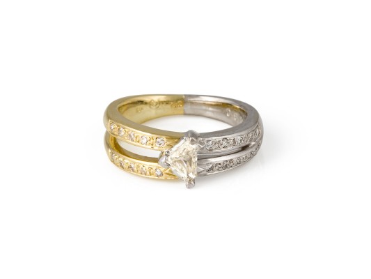 Picture BICOLOR TRIANGEL DIAMANT RING