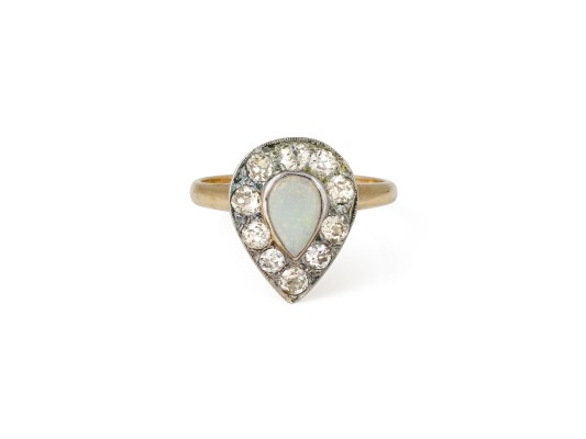 Bild TROPFENFÖRMIGER OPAL RING