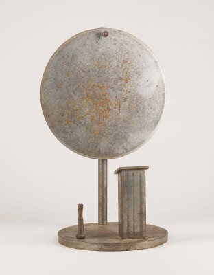 Bild 'GONG MIT REDNERPULT'