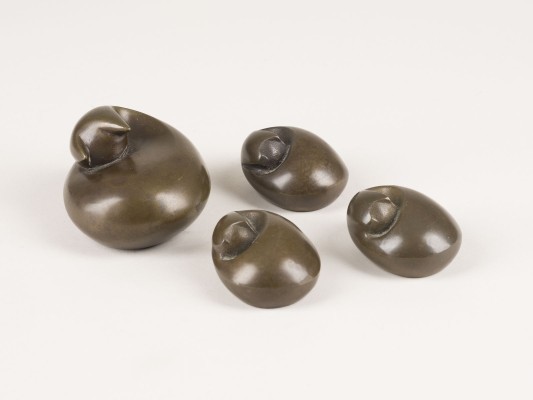 Auction 154<br>KATZENMUTTER MIT DREI KÄTZCHEN