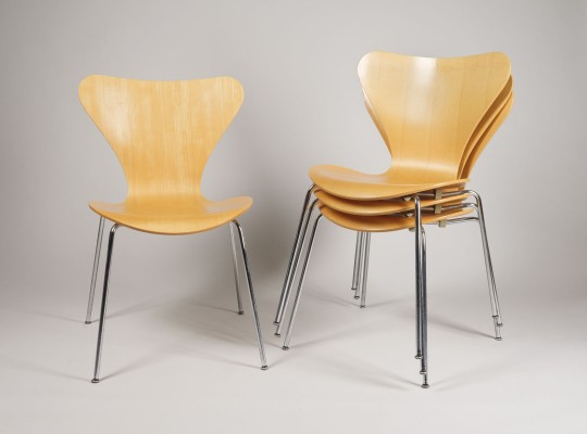 Auction 154<br>VIER STÜHLE MODELL '3107'