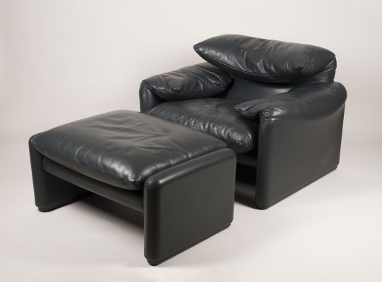 Auction 154<br>SESSEL UND HOCKER 'MARALUNGA'