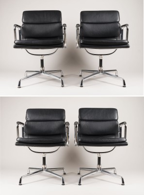 Auktion 154<br>VIER 'SOFT PAD CHAIRS' MODELL 'EA 207'