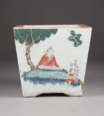 Auction 152<br>EIN FAMILLE-ROSE PFLANZTOPF MIT FIGURENDARSTELLUNG