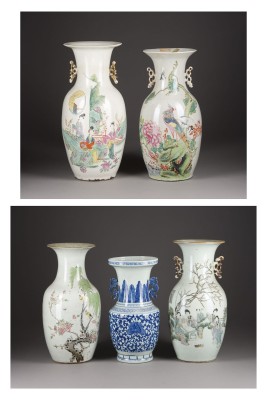 Auktion 152<br>VIER QIANJIANGCAI-VASEN UND EINE BLAU-WEISSE VASE