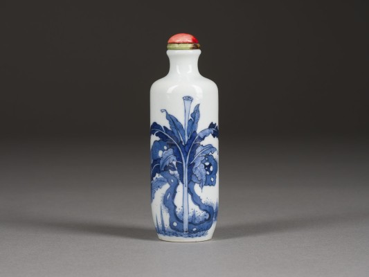 Auction 152<br>EINE BLAU-WEISSE SNUFFBOTTLE