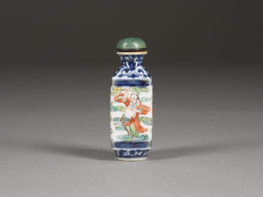 Auction 152<br>EINE FAMILLE-ROSE SNUFFBOTTLE MIT DER DARSTELLUNG VON ACHT UNSTERBLICHEN