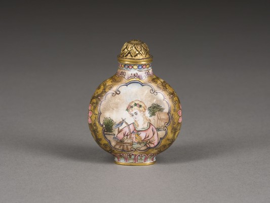 Auction 152<br>EINE EMAILLIERTE SNUFFBOTTLE MIT 