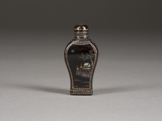 Auction 152<br>EINE JAPANISCHE LACK BURGAUTÉ SNUFFBOTTLE