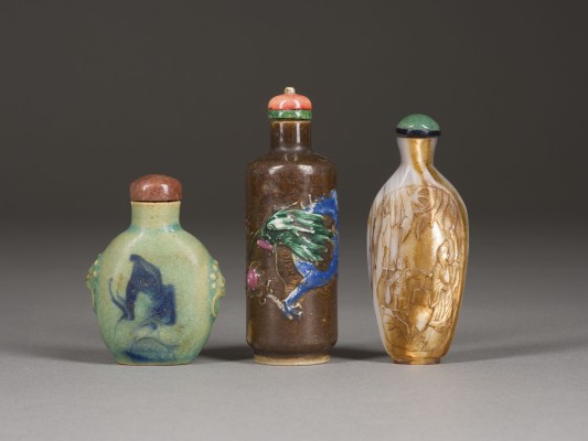 Picture EIN DREITEILIGES KONVOLUT VON SNUFFBOTTLES