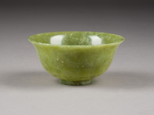 Picture EINE GRÜNE SCHALE AUS SCHLANGENSTEIN