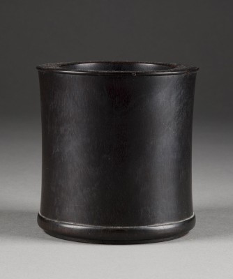 Picture EIN PINSELBECHER AUS HOLZ