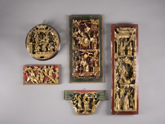 Auction 152<br>SIEBEN GOLDLACKIERTE HOLZRELIEF-TAFELN