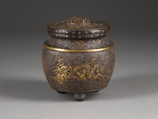 Auction 152<br>EIN WEIHRAUCHBRENNER AUS EISEN MIT DRACHENDARSTELLUNG