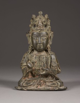 Auktion 152<br>EINE SITZENDE FIGUR VON GUANYIN AUS BRONZE