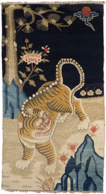 Bild EIN PAOTAO-TEPPICH MIT DARSTELLUNG EINES TIGERS