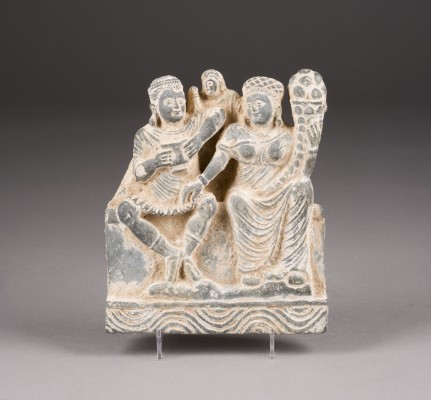 Auction 152<br>EIN SCHIST-RELIEF MIT HARITI UND PANCHIKA