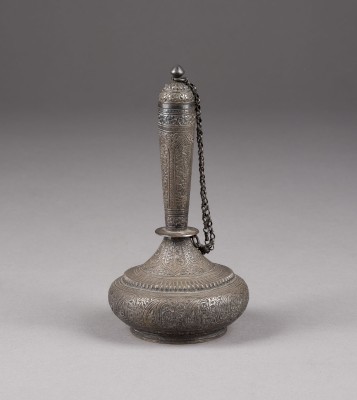 Picture EINE GRAVIERTE SURAHI (WASSERFLASCHE) AUS SILBER
