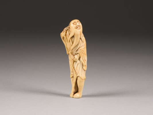 Auction 152<br>EIN NETSUKE EINES SENNIN AUS HIRSCHHORN