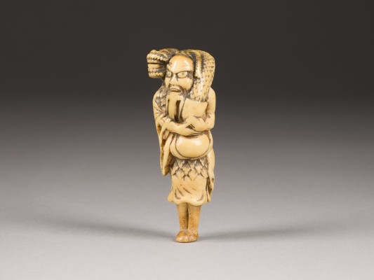 Auktion 152<br>EIN NETSUKE EINES BASHIKO SENNIN AUS HIRSCHHORN