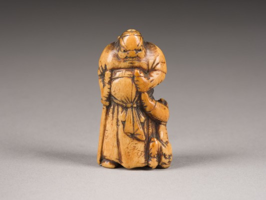 Auction 152<br>EIN NETSUKE VON SHOKI UND ONI AUS HIRSCHHORN