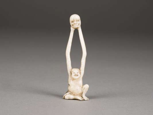 Bild EIN NETSUKE EINES TENAGA AUS WALROSSZAHN