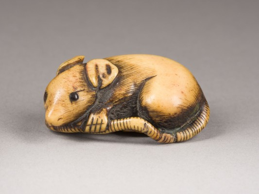 Auktion 152<br>EIN NETSUKE EINER RATTE
