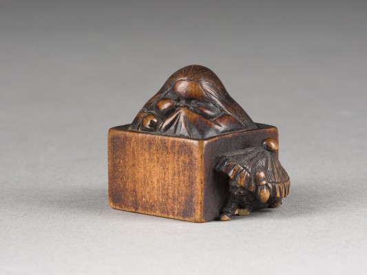 Auktion 152<br>EIN NETSUKE VON OKAME AUS HOLZ